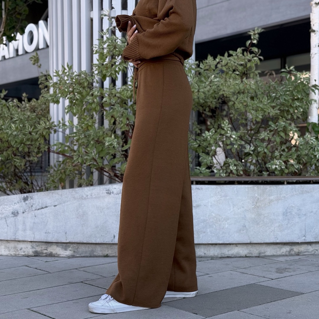 Прямі брюки з мериносової вовни у кольорі Кемел camel_merino_pants_side