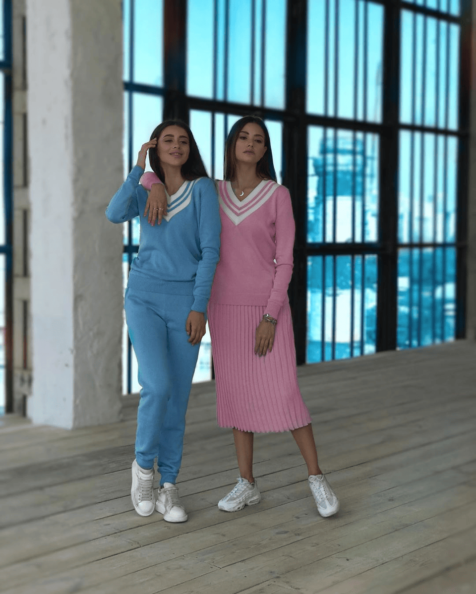Бавовняний костюм брюки та светр Colorblock у Пудровому кольорі Бавовняний костюм брюки та светр Colorblock у Пудровому кольорі — ракурс 5