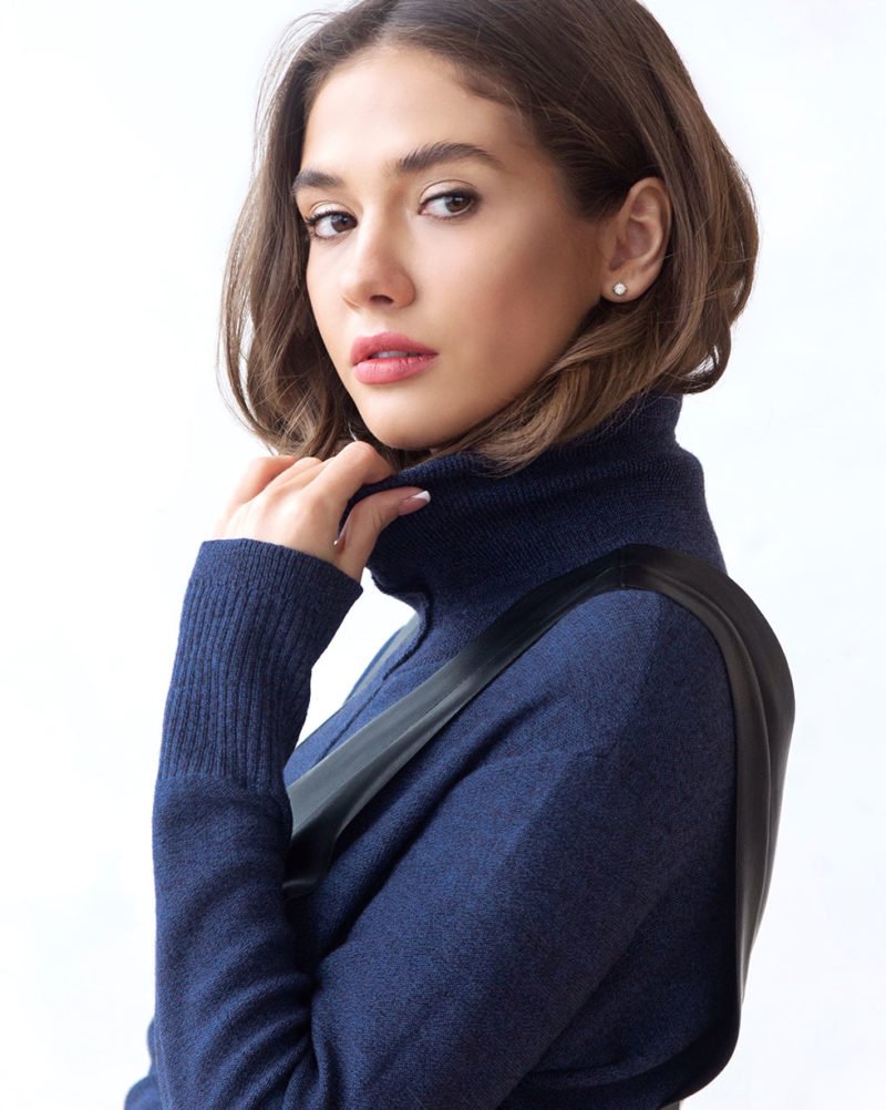 Гольф вільного крою з коміром turtleneck кольору джинс — ракурс 2
