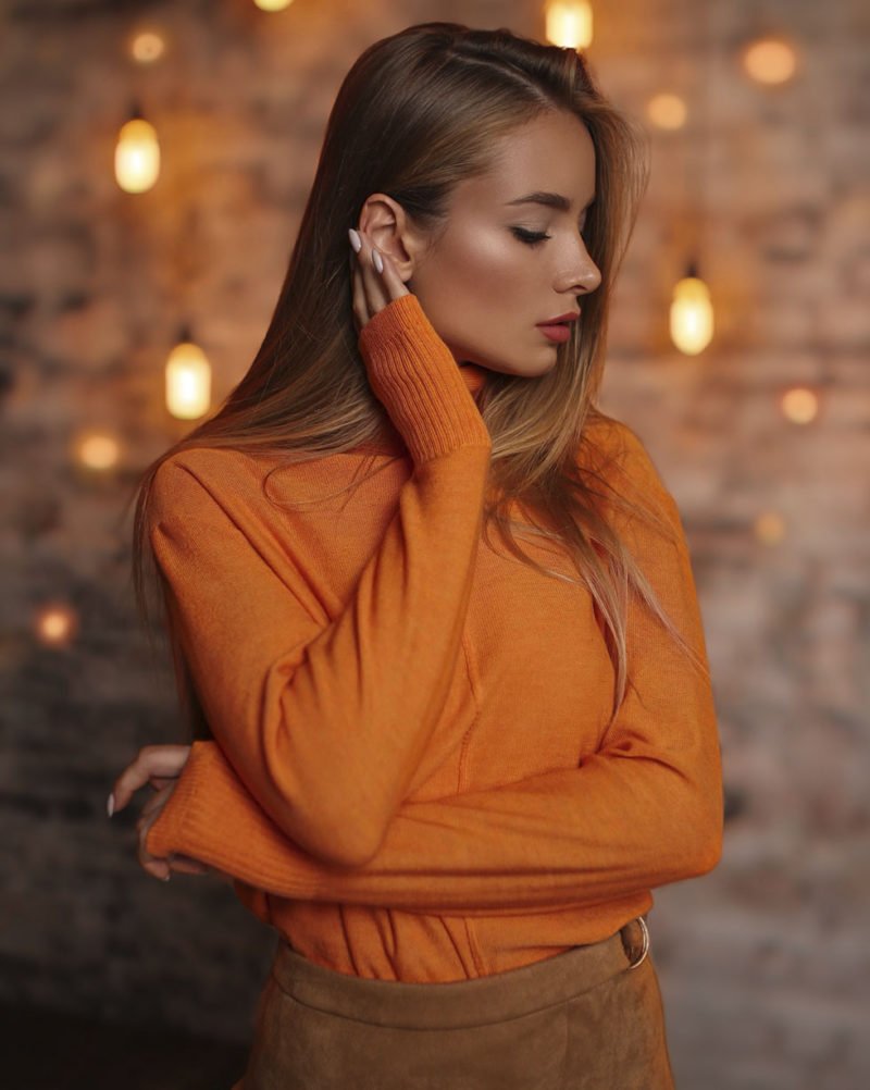 Гольф вільного крою з коміром turtleneck з мериносу помаранчевого кольору — ракурс 2