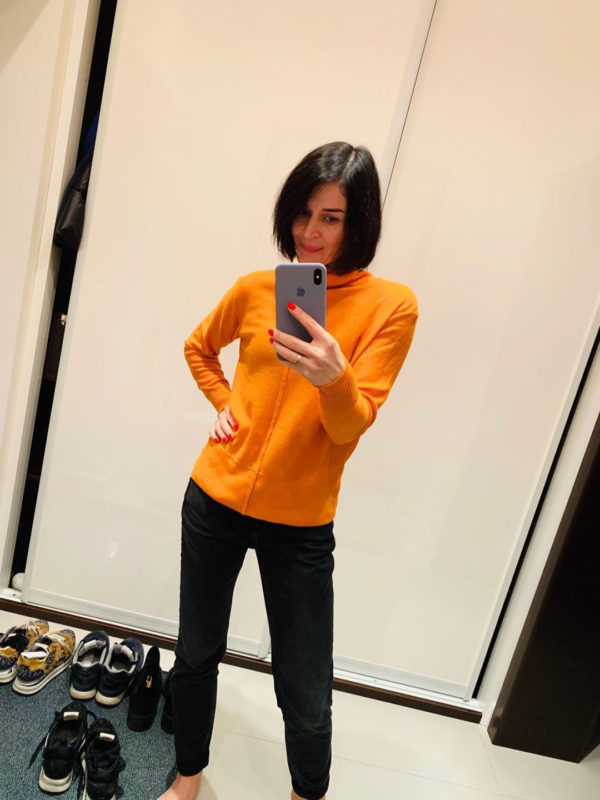 Гольф вільного крою з коміром turtleneck з мериносу помаранчевого кольору