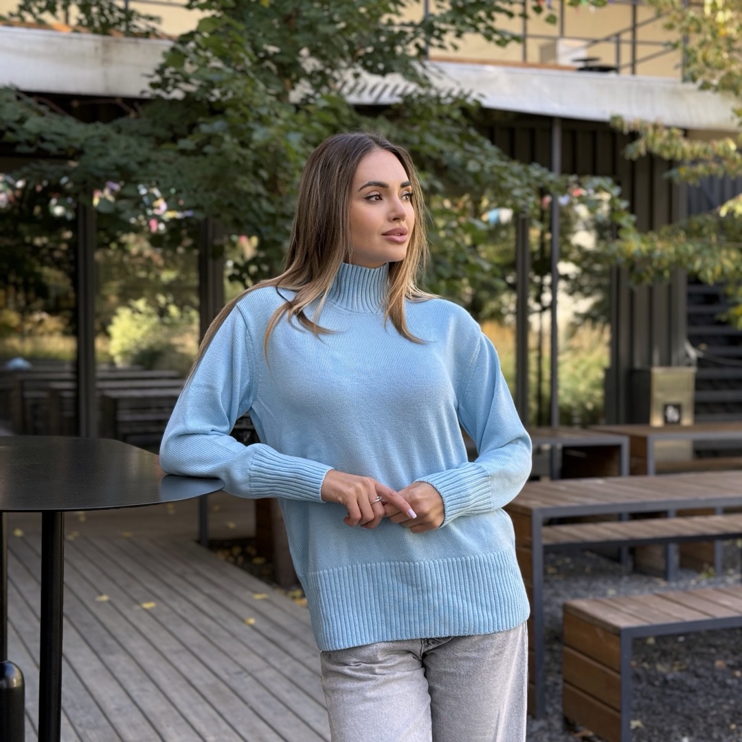 Светр вільної посадки з мериносової вовни Блакитного кольору від LikeOn merino_svetr_stoyka_blue_alt