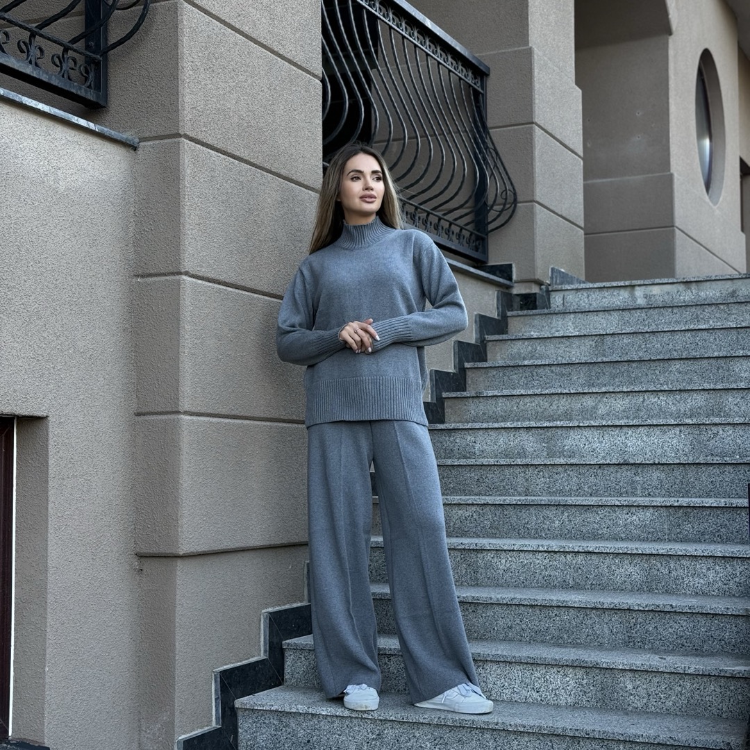 merino_svetr_stoyka_steel_front