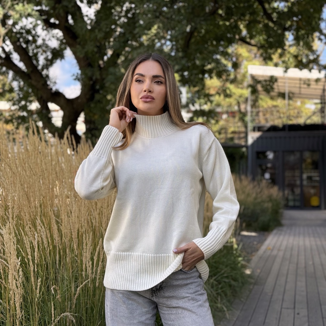 merino_svetr_stoyka_white_front