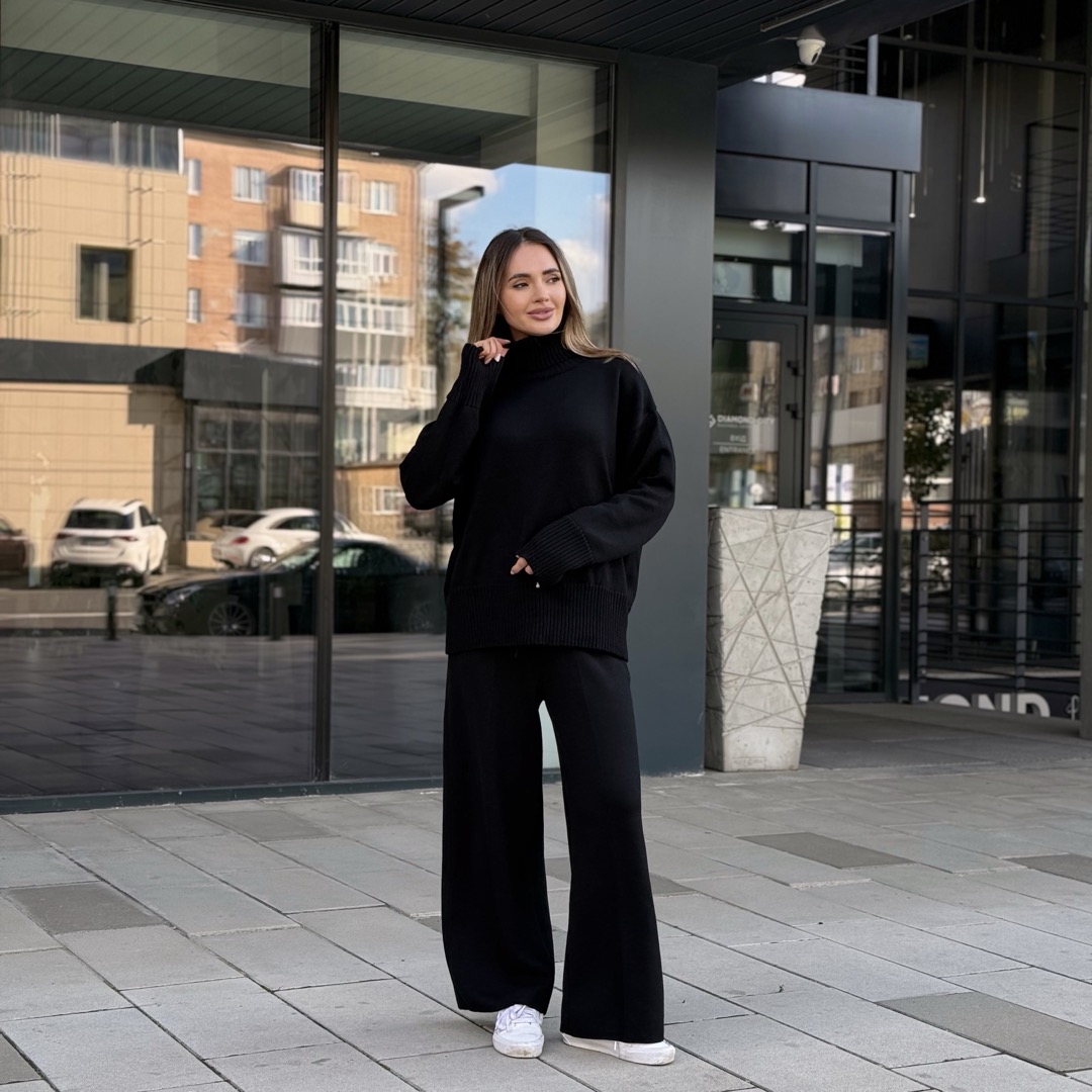 Светр вільної посадки Oversize з мериносу Чорного кольору від LikeOn oversize_merino_black_stand