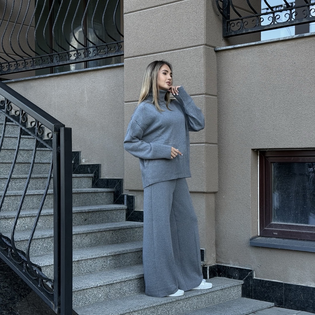 Светр вільної посадки Oversize з мериносу у кольорі Сталь від LikeOn oversize_merino_steel_stand_side