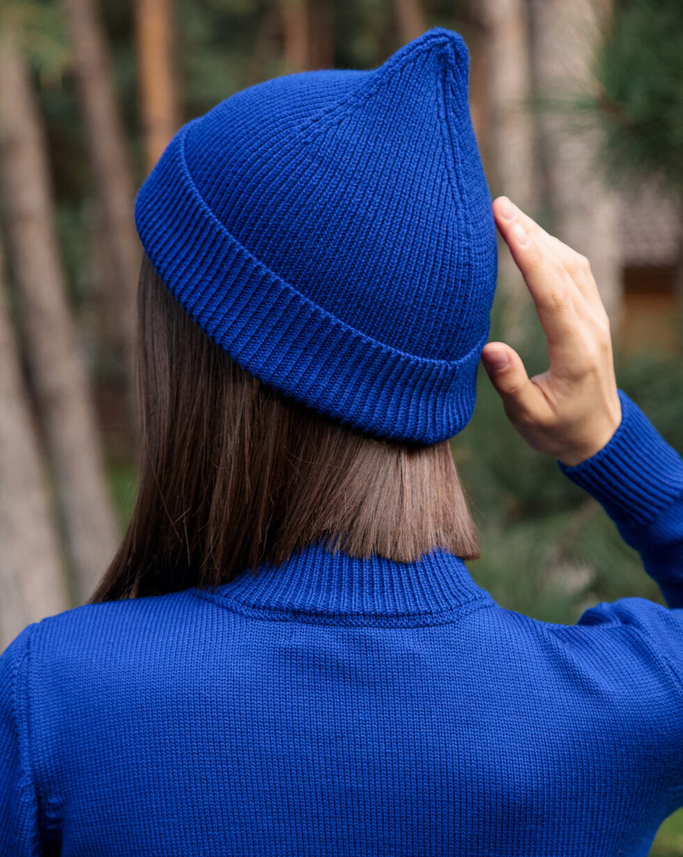 Шапка з італійської мериносової вовни "Дзвіночок" у кольорі «Magic Blue» — інший ракурс