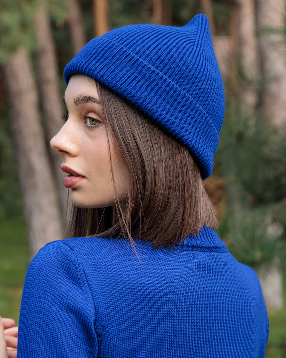 Шапка з італійської мериносової вовни "Дзвіночок" у кольорі «Magic Blue»