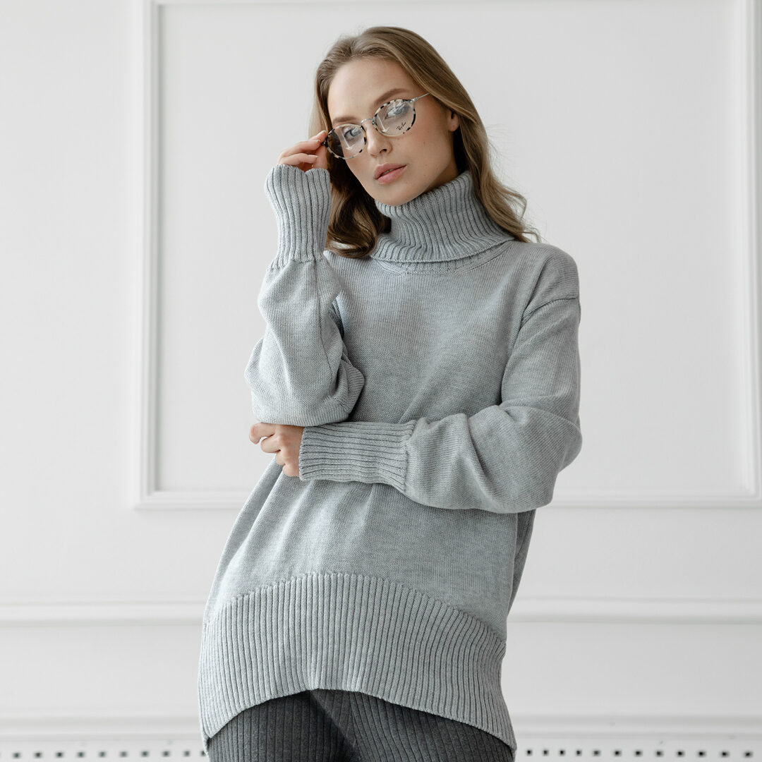 Заокруглений светр вільного крою Oversize з мериносу попелястого кольору від LikeOn