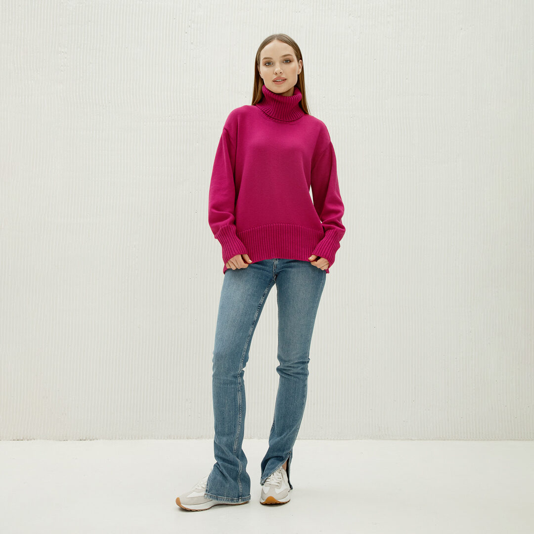Заокруглений светр вільного крою Oversize з мериносу у кольорі фуксія від LikeOn — вигляд спереду