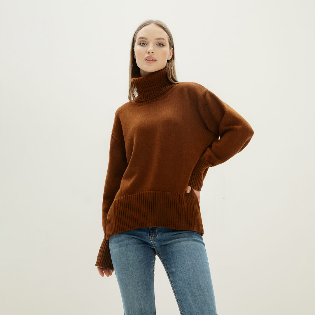 Заокруглений светр вільного крою Oversize з мериносу у кольорі камель від LikeOn