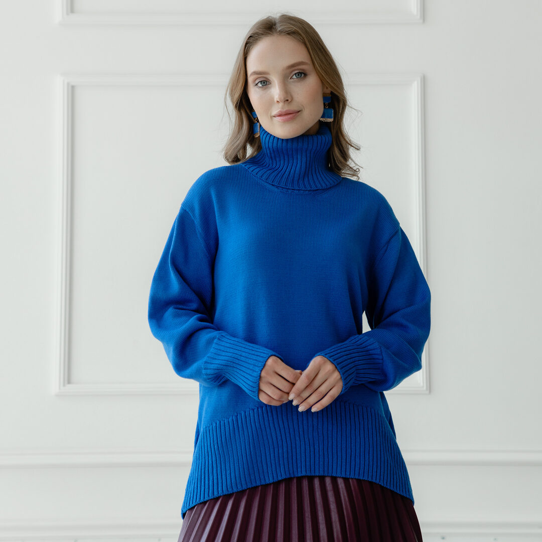 Заокруглений светр вільної посадки Oversize із мериносу в кольорі Королівський Синій від LikeOn Заокруглений светр вільного крою Oversize з мериносу у кольорі королівський синій від LikeOn — інший ракурс