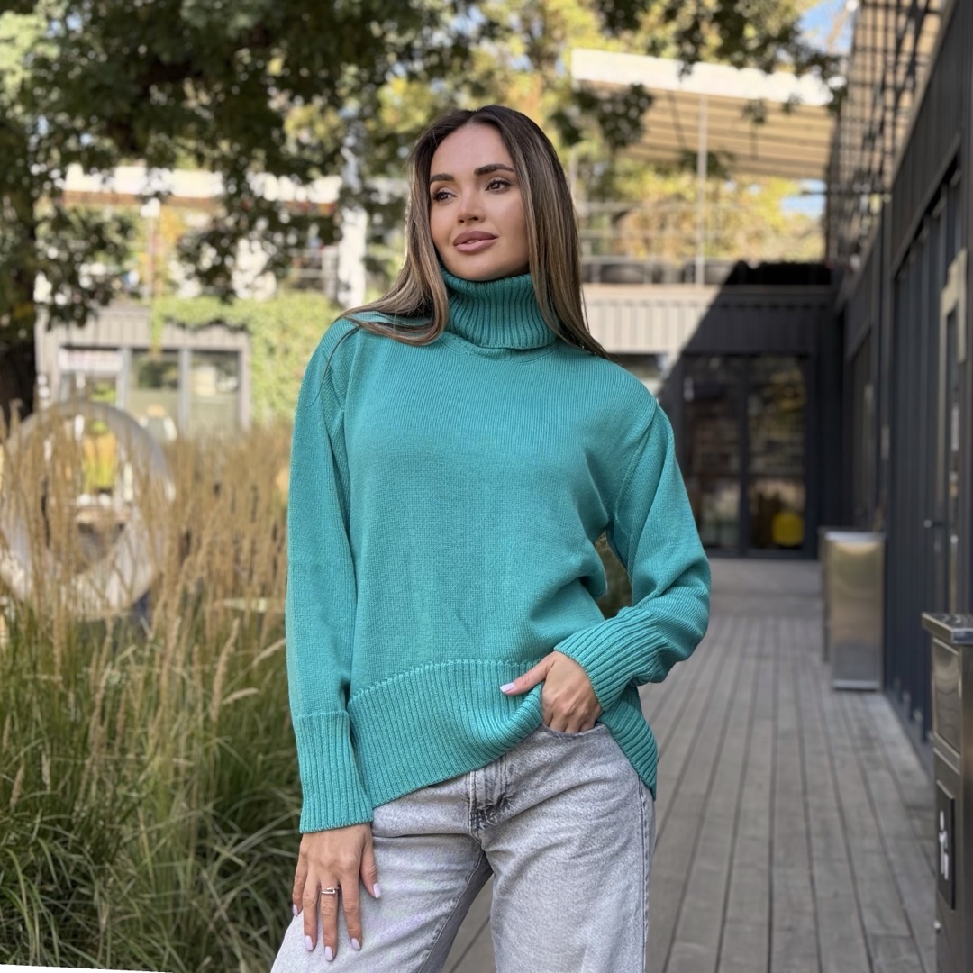 Заокруглений светр вільної посадки Oversize із мериносу в кольорі Бірюза від LikeOn skuglenniy_svetr_biruza_alt2