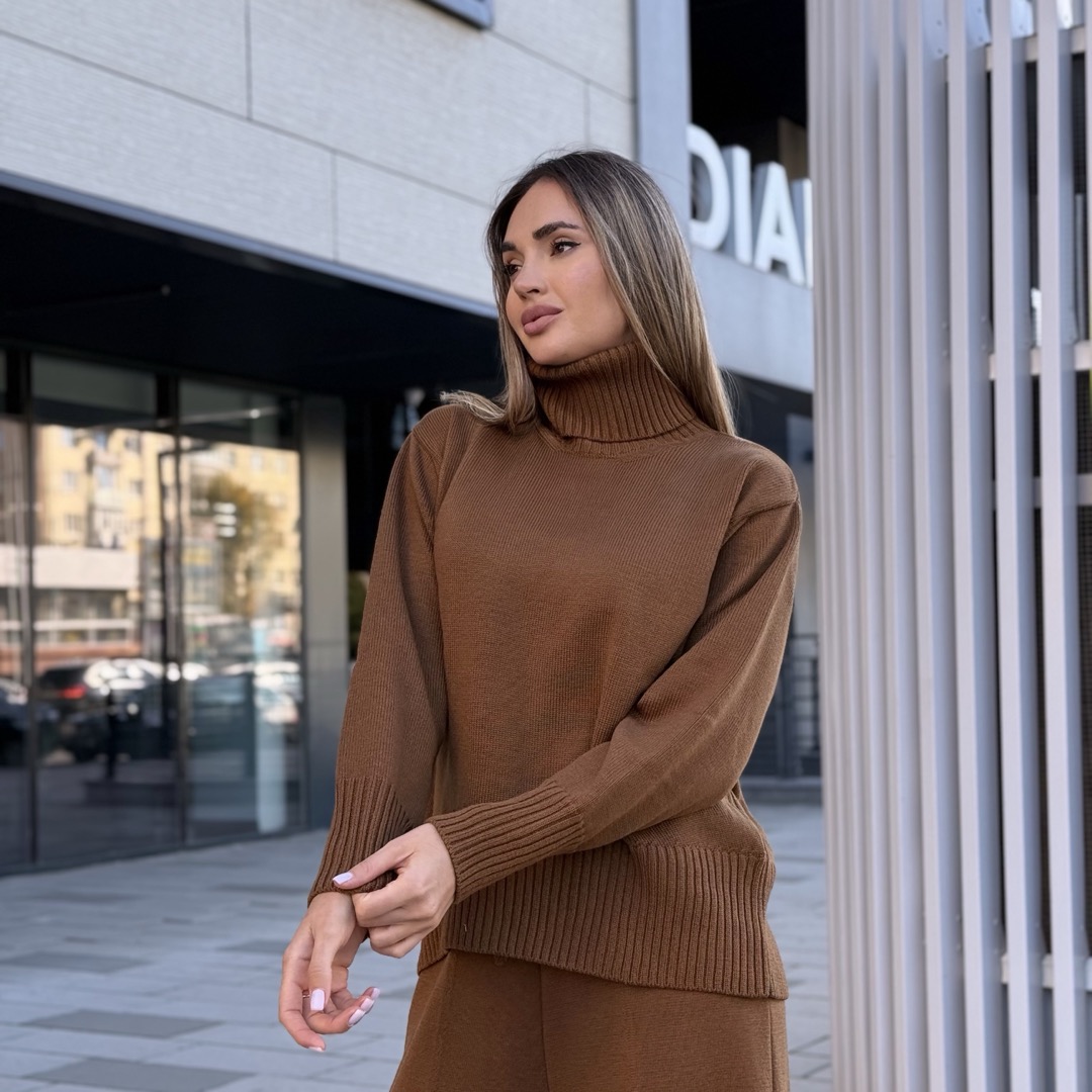 skuglenniy_svetr_camel_front