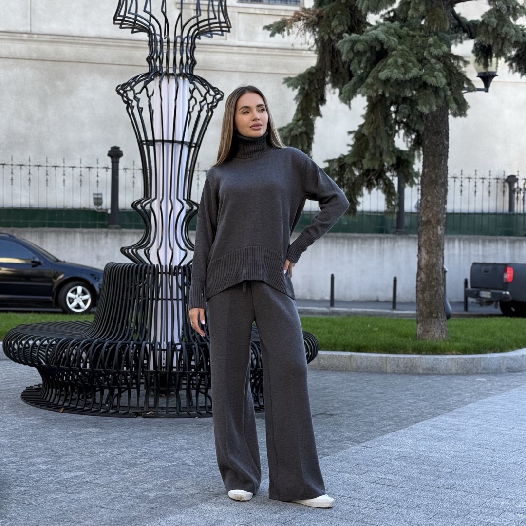 Заокруглений светр вільної посадки Oversize у кольорі Сірий графіт від LikeOn skuglenniy_svetr_grey_grfit_alt