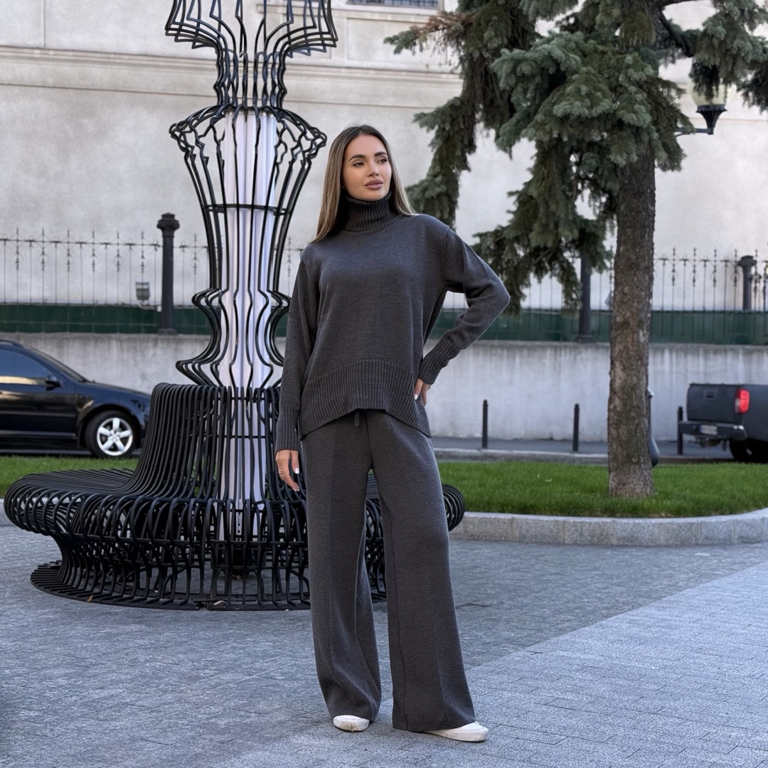 Заокруглений светр вільної посадки Oversize у кольорі Сірий графіт від LikeOn skuglenniy_svetr_grey_grfit_front_alt