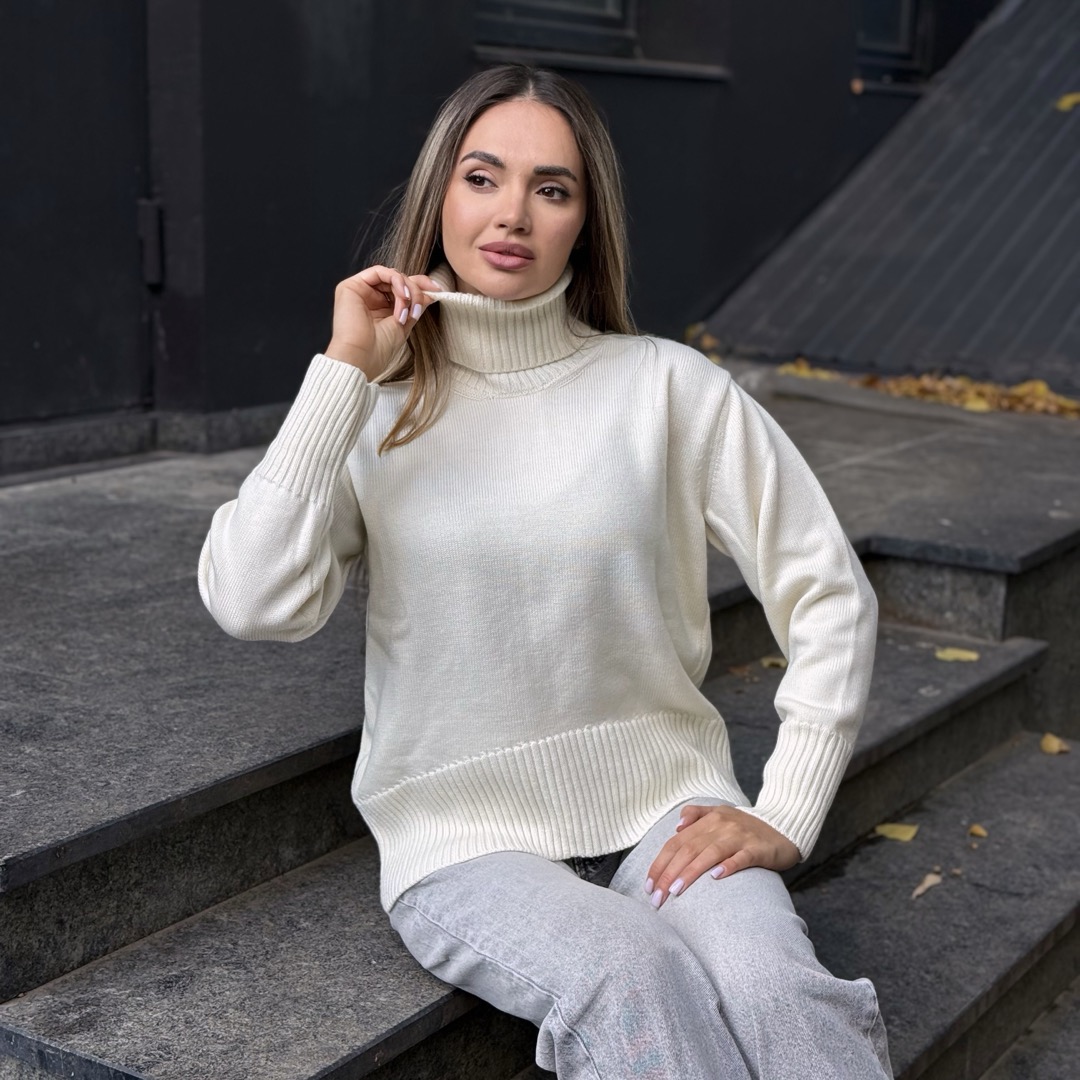 Заокруглений светр вільної посадки Oversize із мериносу Молочного кольору від LikeOn skuglenniy_svetr_white_clouse