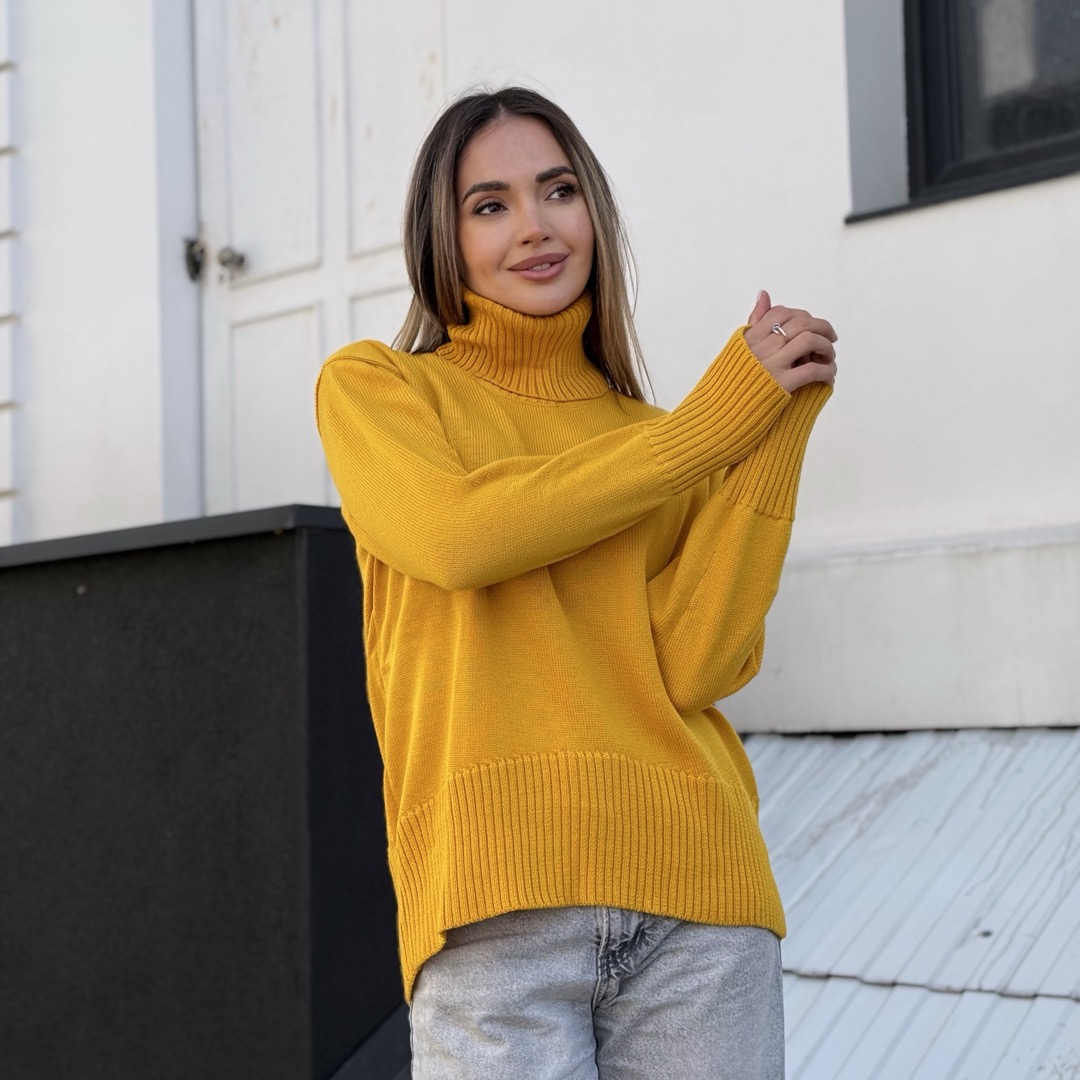 Заокруглений светр вільної посадки Oversize із мериносу Жовтого кольору від LikeOn skuglenniy_svetr_yellow_alt