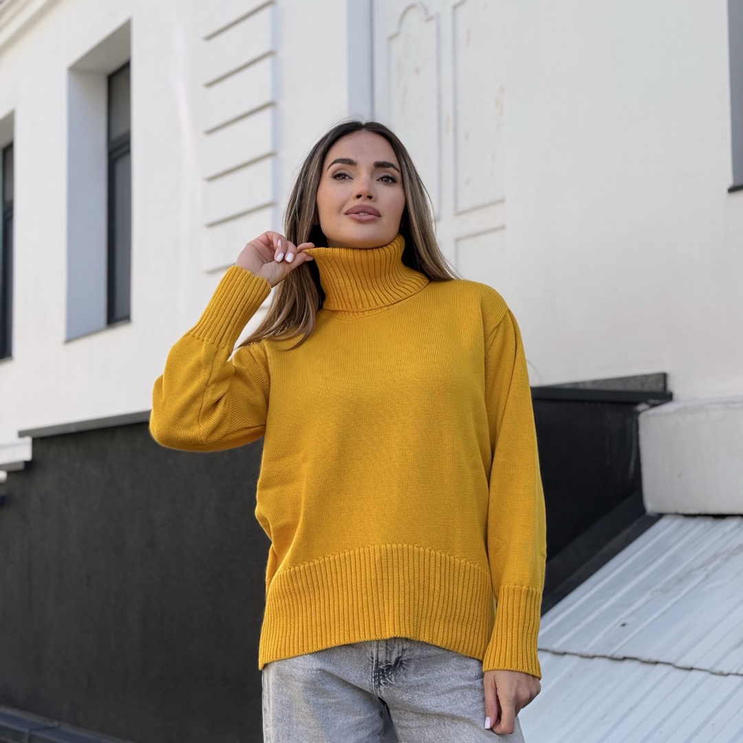 Заокруглений светр вільної посадки Oversize із мериносу Жовтого кольору від LikeOn skuglenniy_svetr_yellow_front