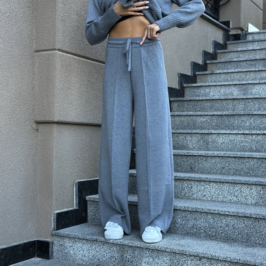 Прямі брюки з мериносової вовни у кольорі Сталь steel_merino_pants_front